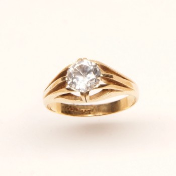9ct Gold CZ Ring